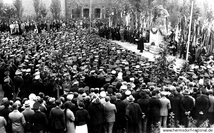 Einweihung des Denkmales für die gefallenen des 1.Weltkrieges am 01.06.1930